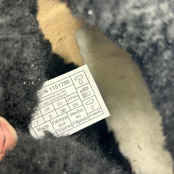 NEW UGG Classic Ultra Mini Braid Slip On Booties in Black Size 7 Sherpa Boot - Picture 6 of 8